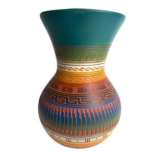 V Leslie Navajo Hand Etched Colorful Pottery Vase Multicolor Geometric '06 6.75"